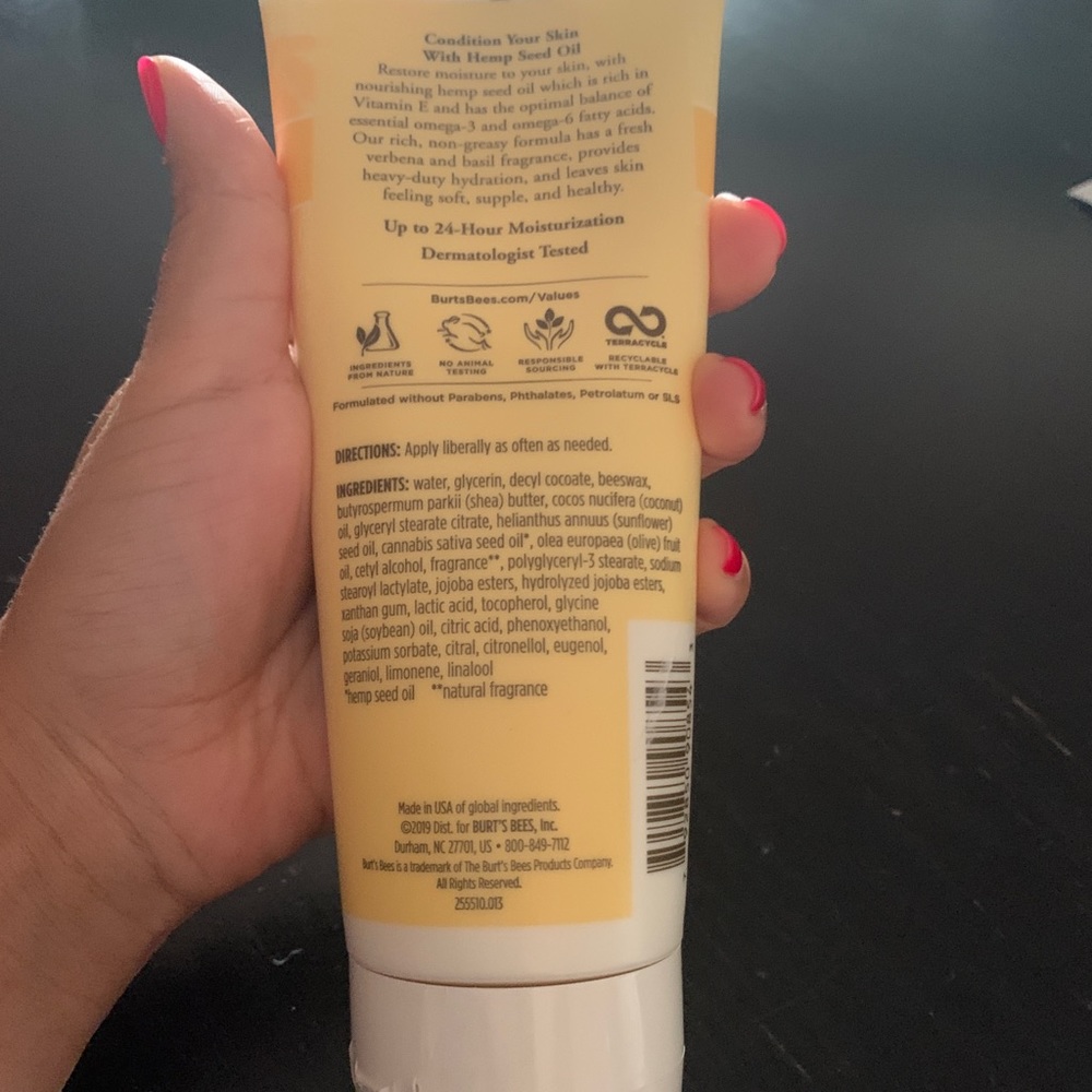 New sealed Burts bees hemp body lotion organic - Picture 2 of 3